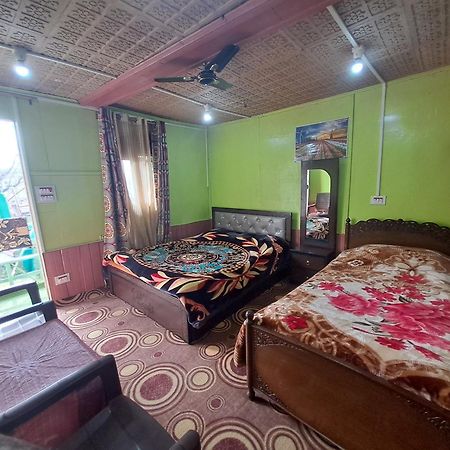 Lakeside Homestay Srinagar Buitenkant foto