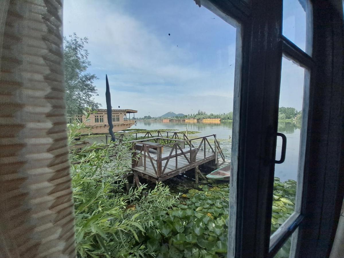 Lakeside Homestay Srinagar Buitenkant foto
