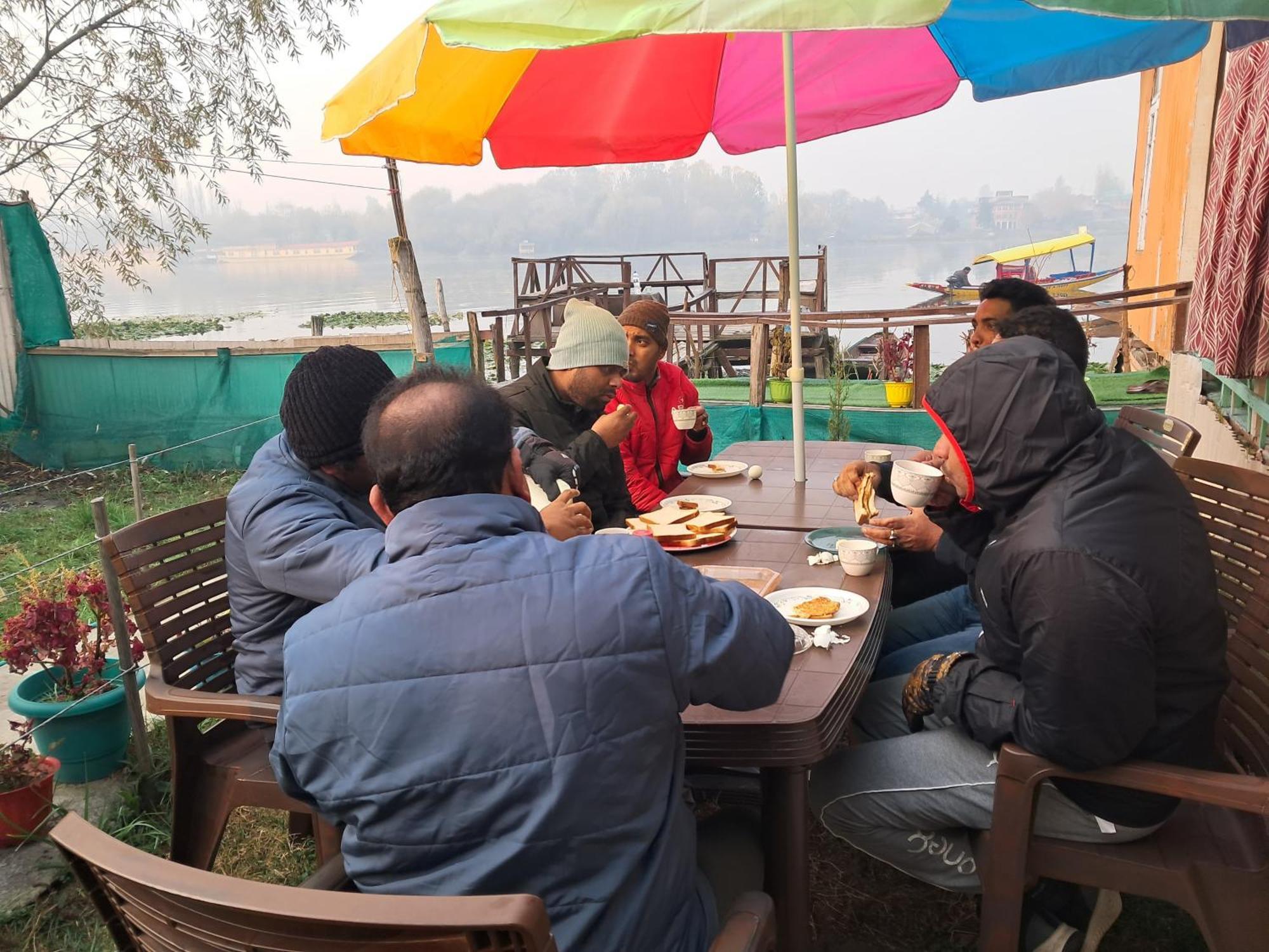 Lakeside Homestay Srinagar Buitenkant foto